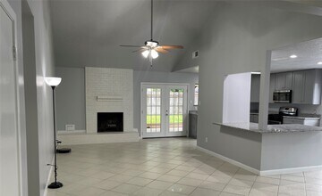 2302 E Shannon St in Deer Park, TX - Building Photo - Building Photo