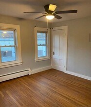 290 Maple Ave in Montville, CT - Building Photo - Building Photo