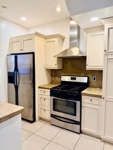 917 N Sierra Bonita Ave in West Hollywood, CA - Building Photo - Building Photo