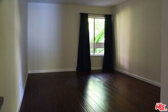 2700 Cahuenga Blvd-Unit -2207 in Los Angeles, CA - Building Photo - Building Photo