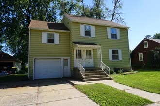 630-632 Vine St in Reedsburg, WI - Building Photo - Building Photo