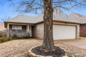 10095 Cross Hill Dr in Cordova, TN - Building Photo - Building Photo