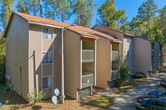 Treehouse Village in Gainesville, FL - Foto de edificio - Building Photo