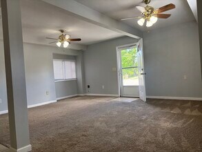 702 W Main St, Unit Apartment 2 in Jonesborough, TN - Foto de edificio - Building Photo