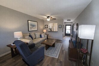 1391 Mission Hills Blvd in Clearwater, FL - Building Photo - Building Photo