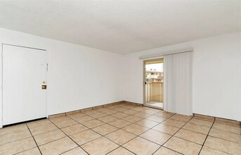 10211 Ura Ln, Unit 2-304 in Thornton, CO - Building Photo - Building Photo