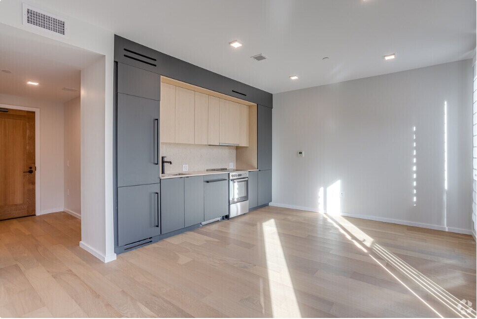 8 Burney St, Unit 1 in Boston, MA - Foto de edificio