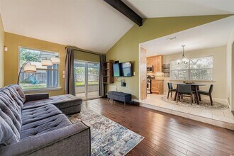 1215 Speer Ln in Austin, TX - Building Photo - Building Photo