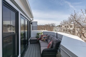 331 Chelsea St in Boston, MA - Building Photo - Building Photo