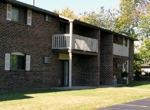 Village Park Apartments in Green Bay, WI - Foto de edificio - Building Photo