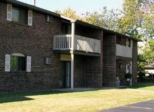 Village Park Apartments in Green Bay, WI - Building Photo - Building Photo