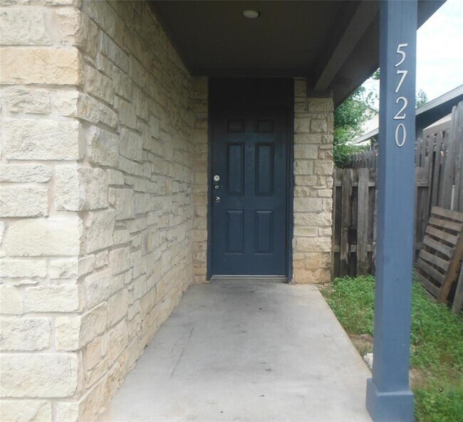 5720 Pinon Vista Dr in Austin, TX - Building Photo - Building Photo