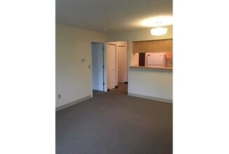 102 E Franklin St in Shelbyville, IN - Building Photo - Building Photo