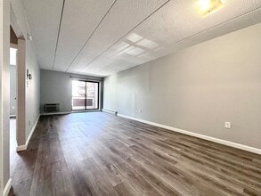 60 Pleasant St, Unit 206 in Arlington, MA - Building Photo - Building Photo