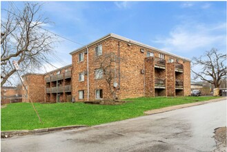 The Roxbury in Cincinnati, OH - Building Photo - Interior Photo