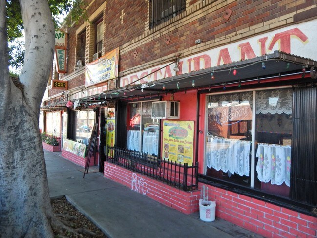 3572-3580 E 8th St in Los Angeles, CA - Foto de edificio - Building Photo
