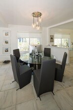 5570 La Gorce Dr in Miami Beach, FL - Building Photo - Building Photo