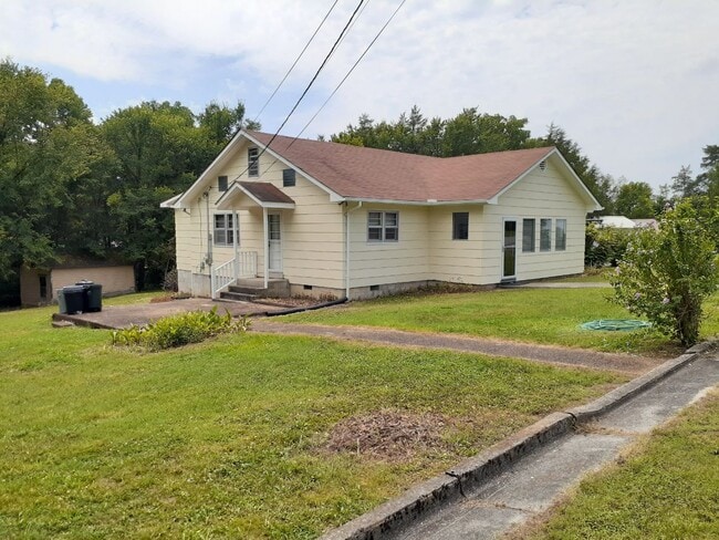 105 Bryson St in Woodbury, TN - Building Photo - Building Photo