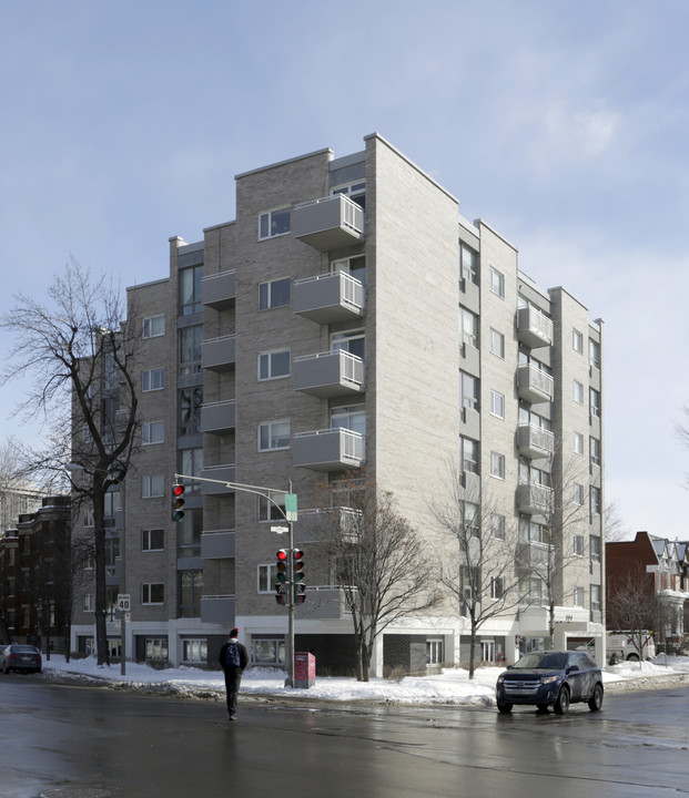 Savoy Plaza Apartments in Westmount, QC - Building Photo