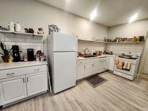 1013 E Center St, Unit 3 in Milwaukee, WI - Building Photo - Building Photo