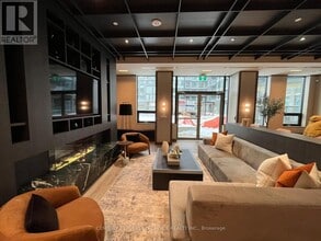 2501-2501 Saw Whet Blvd. in Oakville, ON - Building Photo - Building Photo