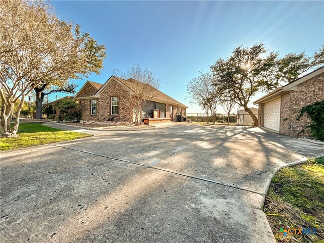 150 Summer Glen Ln in New Braunfels, TX - Building Photo - Building Photo