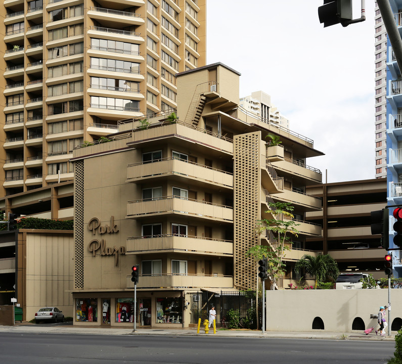 Park Plaza in Honolulu, HI - Building Photo