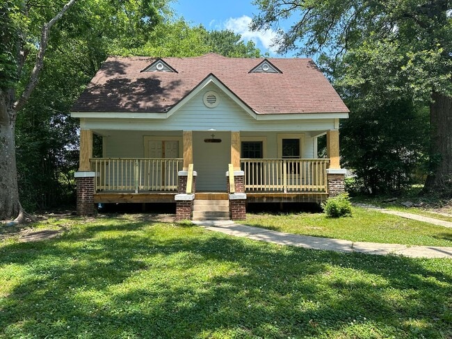 property at 1430 W Kirby Pl