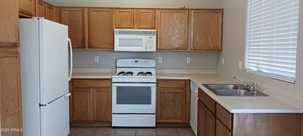 11191 W Palm Ln in Avondale, AZ - Building Photo - Building Photo