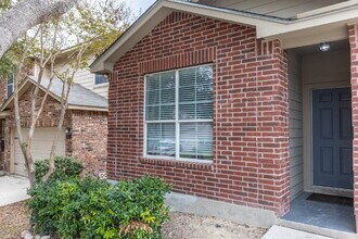 6106 Briscoe Leaf in San Antonio, TX - Building Photo - Building Photo