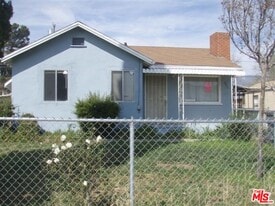 993 W Hays St in Banning, CA - Building Photo