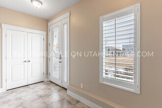 4738 W Daybreak Rim Way in South Jordan, UT - Building Photo - Building Photo
