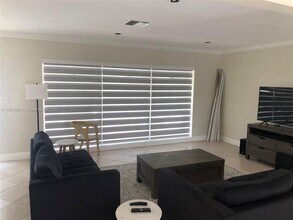 2532 NE 27th Ave in Fort Lauderdale, FL - Building Photo - Building Photo