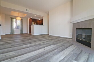 2150 Camino De La Reina in San Diego, CA - Building Photo - Building Photo