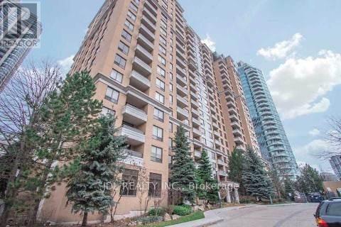 18 Sommerset Way in Toronto, ON - Building Photo - Building Photo