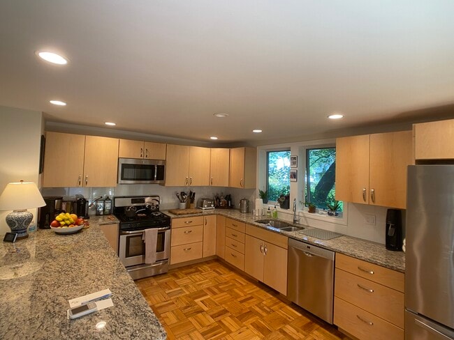 27R Eliot St, Unit 1 in Boston, MA - Foto de edificio - Building Photo