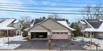 949 Hudson Ave in Stillwater, NY - Building Photo