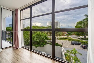 400 Leslie Dr in Hallandale Beach, FL - Building Photo - Building Photo