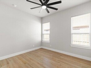 8101 Oak Hollow Dr in Arlington, TX - Foto de edificio - Building Photo