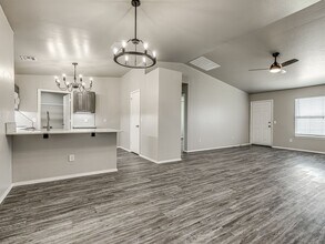 2701 Flame Lily Rd in Yukon, OK - Building Photo - Building Photo