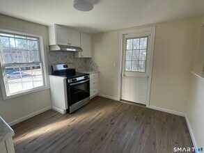 266 Hebron Ave in Glastonbury, CT - Building Photo - Building Photo