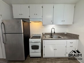 15634 Leadwell St in Los Angeles, CA - Building Photo - Building Photo