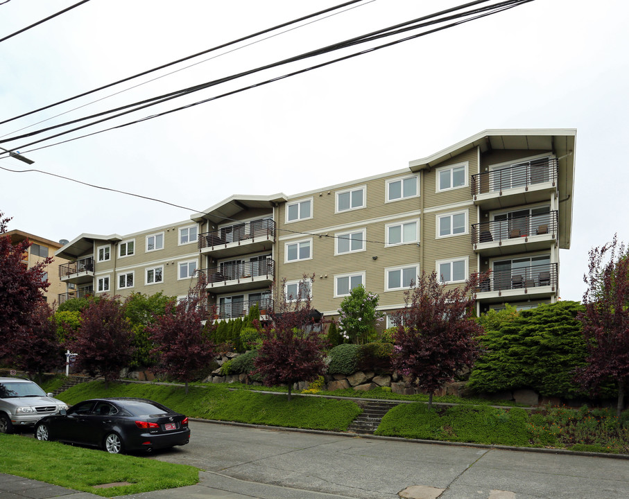 Mariner Apartments in Seattle, WA - Building Photo