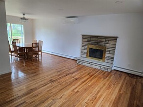 7 Carpenter Dr in Poughkeepsie, NY - Building Photo - Building Photo