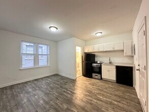 5710 N Winthrop Ave in Chicago, IL - Building Photo - Building Photo