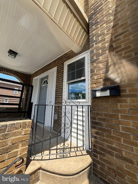 553 Rosalie St in Philadelphia, PA - Building Photo