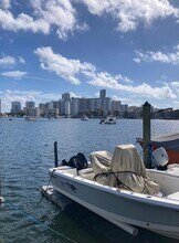 462 Golden Isles Dr in Hallandale Beach, FL - Building Photo - Building Photo