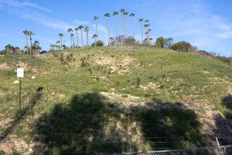 Stadium Villas in Los Angeles, CA - Building Photo - Building Photo