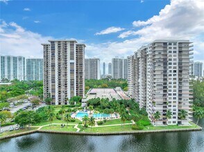18181 NE 31st Ct in Aventura, FL - Foto de edificio - Building Photo