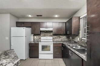 7606 Willow Park Dr in Tampa, FL - Building Photo - Building Photo